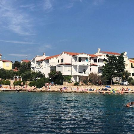 Apartments Milja - 10 M From Sea Мандре Екстер'єр фото