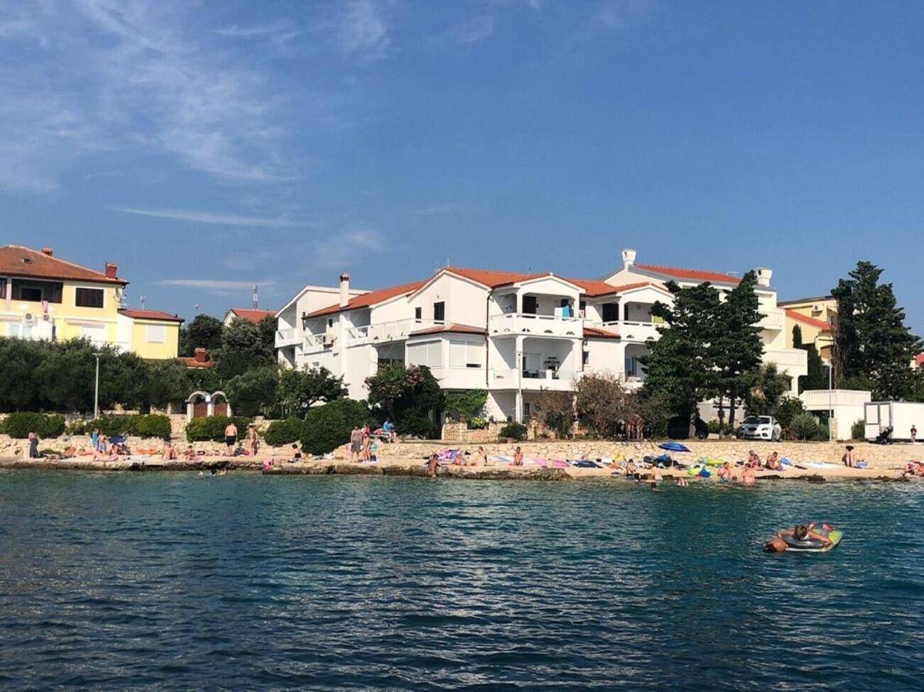 Apartments Milja - 10 M From Sea Мандре Екстер'єр фото